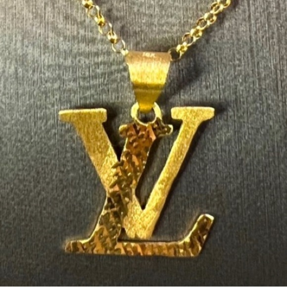 Jewelry - ‼️Sale‼️Real 18K Solid Gold Pendant Only